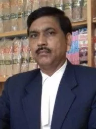 मेरठ में सबसे अच्छे वकीलों में से एक -एडवोकेट  लक्ष्मी कुमार सिंह